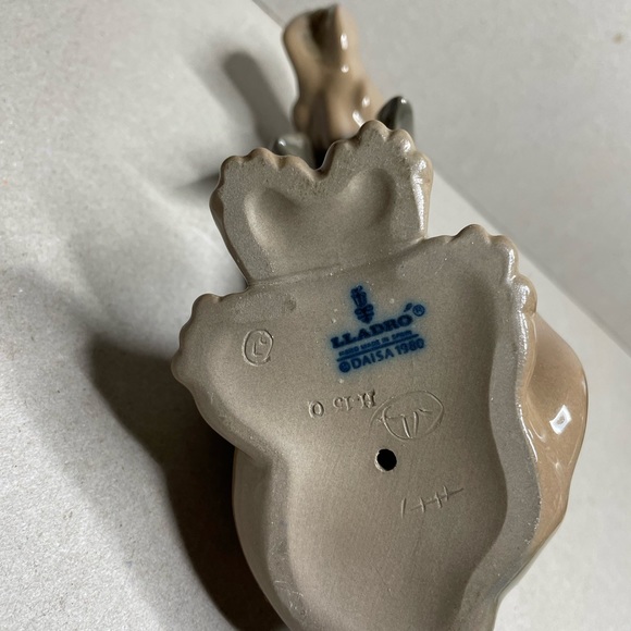 Llardo Timid Dog 5111 Salvador Devon  1986  Spain Porcelain Statue - Picture 9 of 10